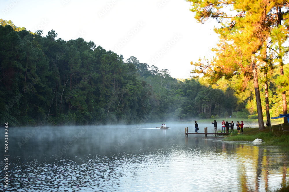Obraz premium Beautiful landscapes of a lake in the mountains