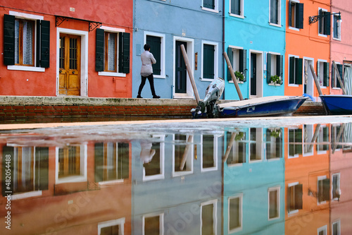 Häuserfassaden auf Murano mit Spiegelung