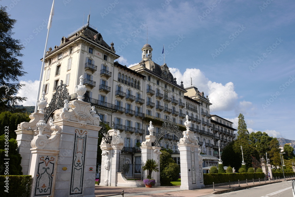 Fototapeta premium Lago Maggiore Hotelfassade in Stresa