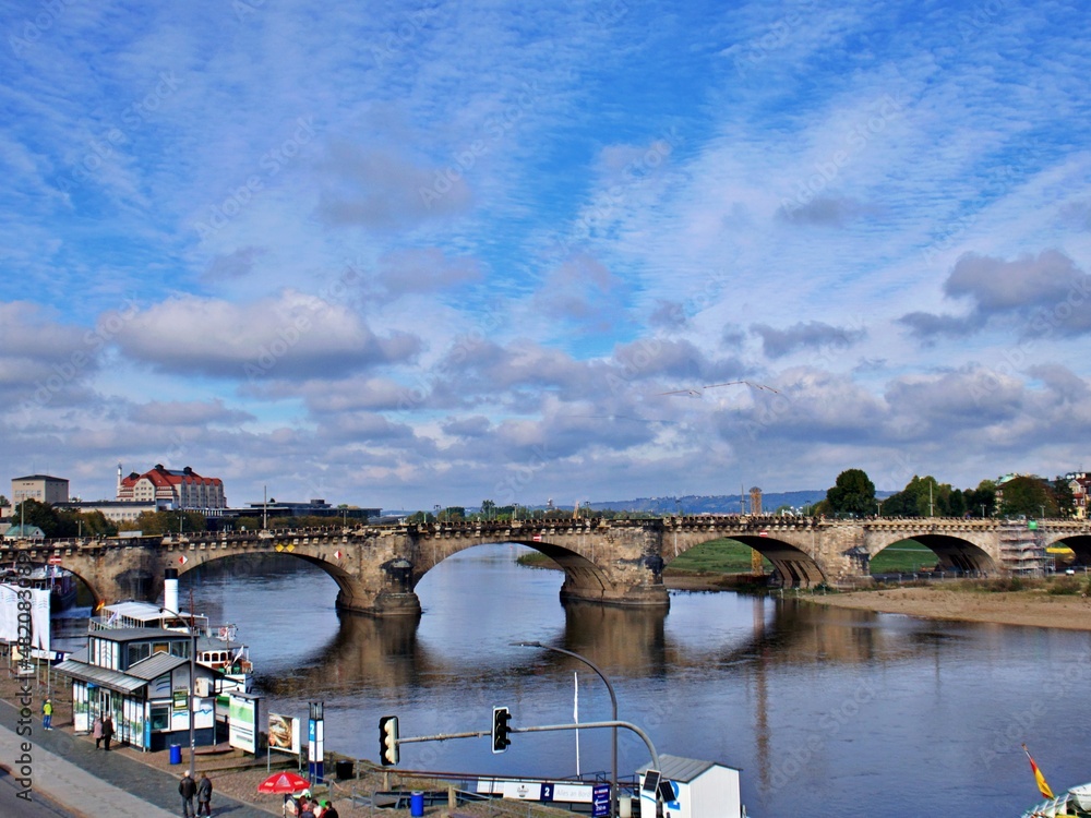 Fototapeta premium Brücke über die Elbe