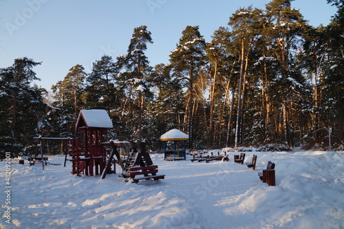 Obraz na płótnie snow covered house w salonie