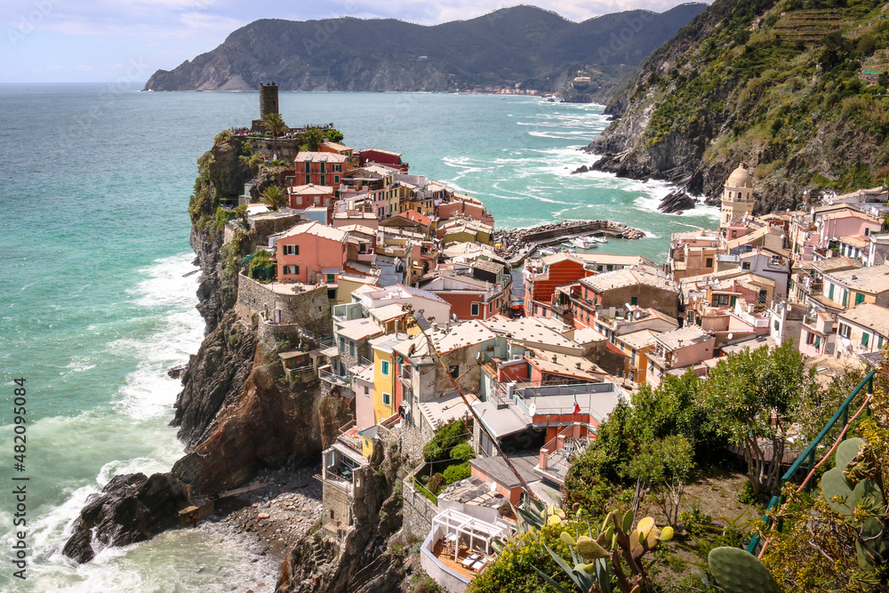 Naklejka premium Coastal village of Vernazza, Cinque Terre, Italy.