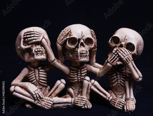 Fototapeta see no evil hear no evil speak no evil skeletons