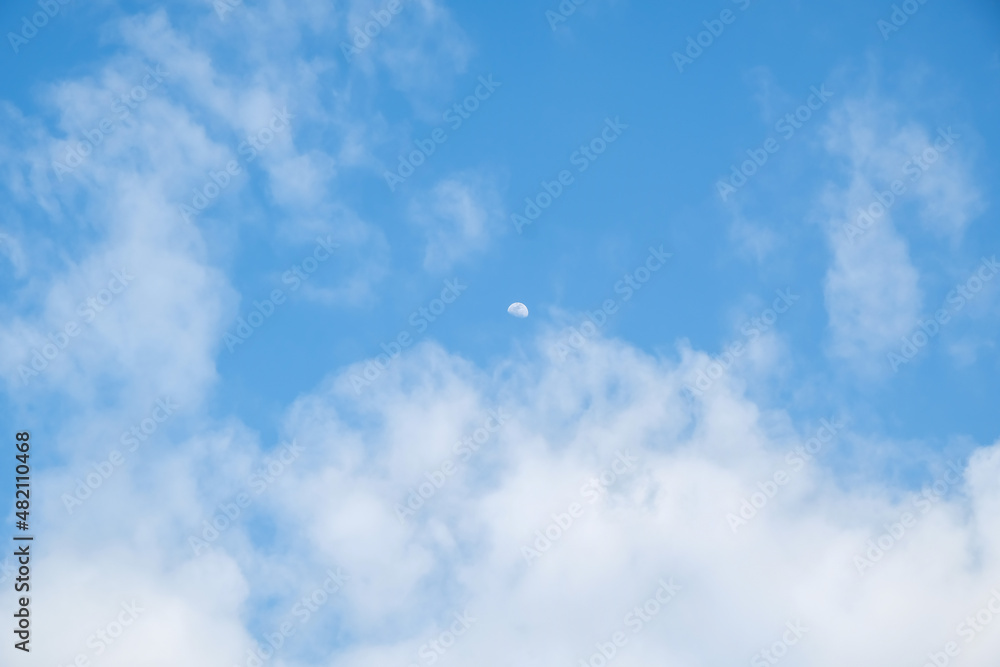 Obraz premium Afternoon clouds against a blue sky. Sunny Afternoon. Rare sight in regions of southeast asia to see dark blue sky due to humid weather where it's more cloudy in normal days throughout the whole year.