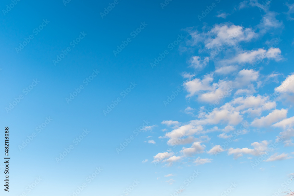 Fototapeta premium 青空と白い雲 背景 背景素材