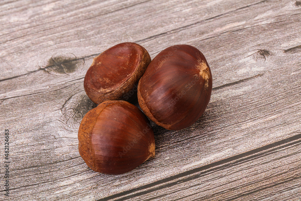 Obraz premium Organic natural sweet Chestnut heap