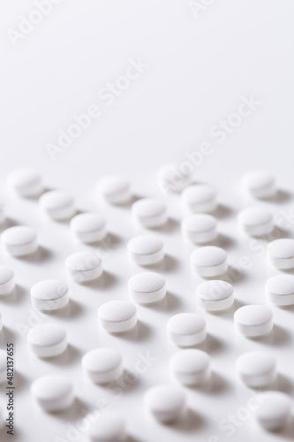 Fototapeta Naklejka Na Ścianę i Meble -  たくさんの白い錠剤