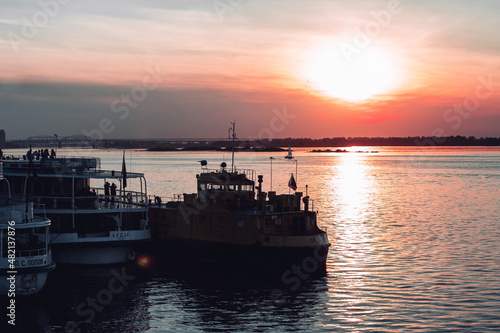 sunset in the port © Артём Жданов