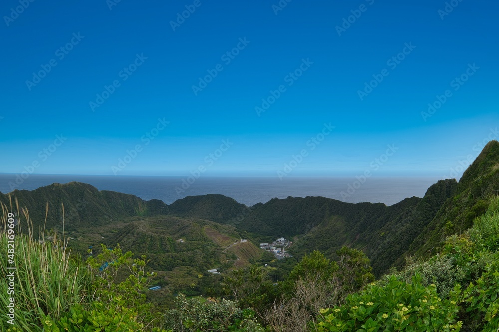 東京都青ヶ島の火山島風景 東京都青ヶ島の火山島風景