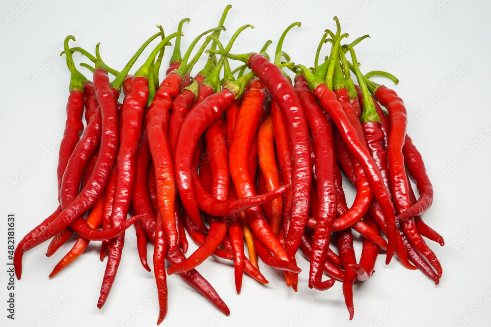 Red Chili Curly is one of the most widely grown and sold red chili varieties in Indonesia. Many Indonesian dishes use this type of chili as an ingredient, including making chili sauce.