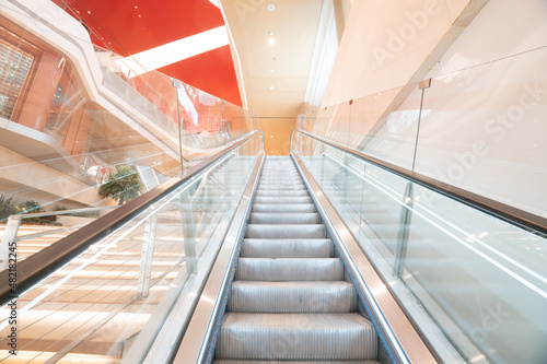 фотографія Escalator for indoor space of shopping center