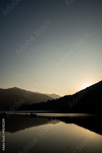 奥多摩湖の夕焼けの山