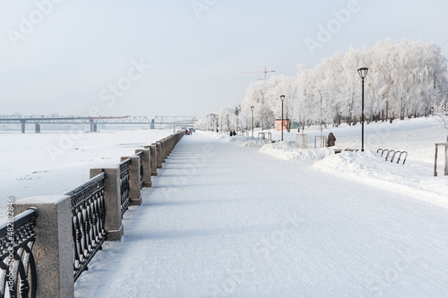 Embankment of the Ob river in winter in Novosibirsk © fizke7