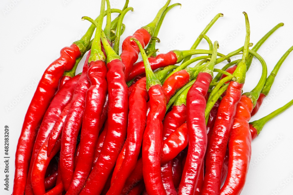 Red Chili Curly is one of the most widely grown and sold red chili varieties in Indonesia. Many Indonesian dishes use this type of chili as an ingredient, including making chili sauce.