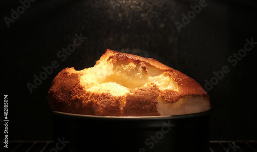 Canvastavla delicious souffle cake dessert appetizing baking in the oven