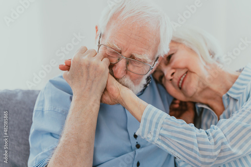 Bild auf Leinwand Elderly couple in love