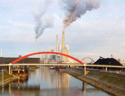 Coal power station causing global warming © ArtmannWitte