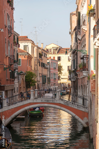 Ponte Ubaldo Belli über den Rio di San Felice, Fondamenta di San Felice, Venedig photo