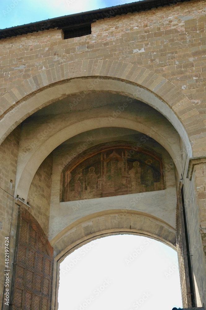Decorazione del medioevo di Porta Romana  . Firenze . Toscana