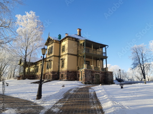 Homestead in the snow Loshitsky park © Андрей Иванов