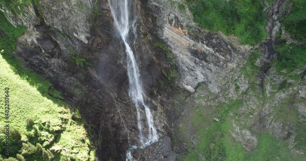 Drone_Lac_d'oo_Waterfall_View_Moutain_Lake_Pyrenees_France_4K Drone_Lac_d'oo_Waterfall_View_Moutain_Lake_Pyrenees_France_4K