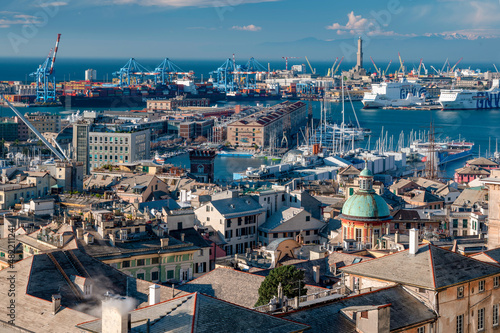 Genoa view of the Porto Antico © oreundici