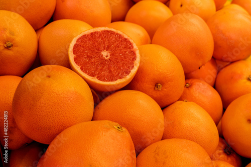 Oranges (Cara cara náve) for sale in a market in Valencia, Spain.