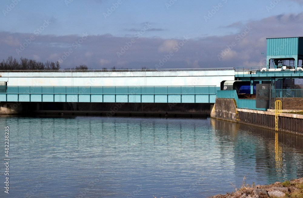 Wehr am Rhein bei Burkheim am Kaiserstuhl Wehr am Rhein bei Burkheim am Kaiserstuhl