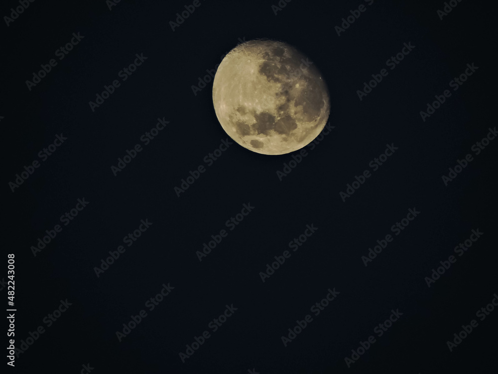 Planos generales de una luna creciente Planos generales de una luna creciente