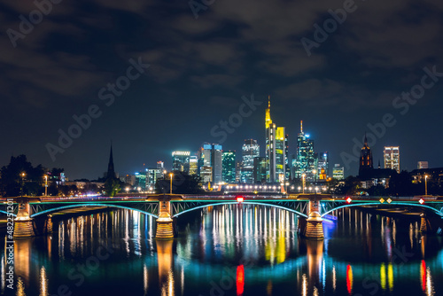 Obraz na płótnie Night cityscape of the illuminated skyscrapers of Bankenviertel in Frankfurt am Main, city in Germany w salonie