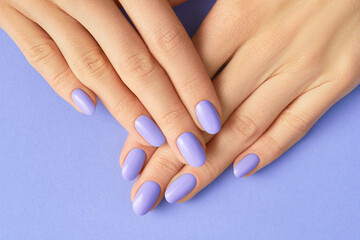 Leinwandbilder Nagelstudio Very Peri Maniküre für Frühling  © Darya Lavinskaya