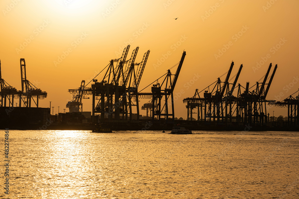 Obraz premium Sunset Container Terminals, Hamburg
