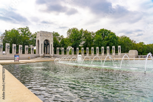The World War II Memorial is a memorial of national significance dedicated to Americans who served in the armed forces during World War II, consisting of 56 pillars. Washington, United States.