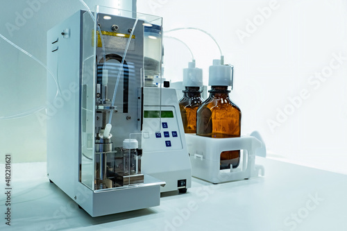 Laboratory automatic titrat...