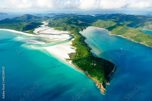 Photo Scenic aerial view over Hill Inlet and Whitehaven Beach, Whitsunday Islands, QLD