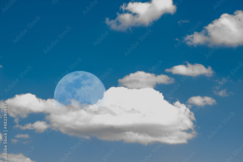 Luna entre nubes Luna entre nubes
