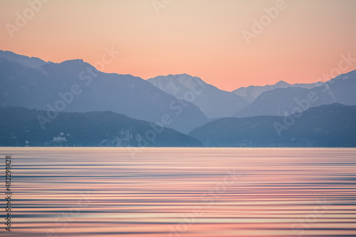 Lever de soleil sur le lac d'Annecy