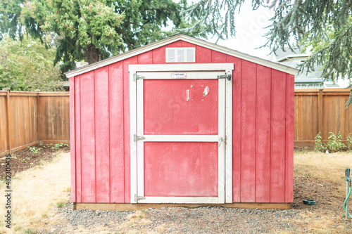 red shed barn © Hello Magnolia