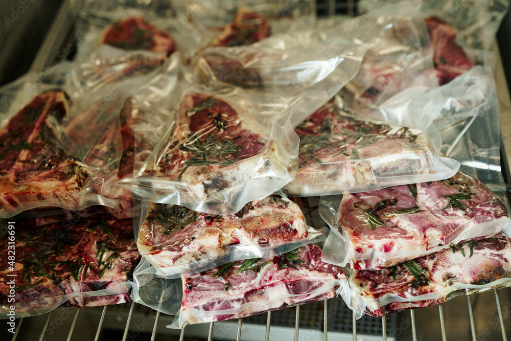 Obraz premium Fresh raw good quality meat on counter in Butcher shop
