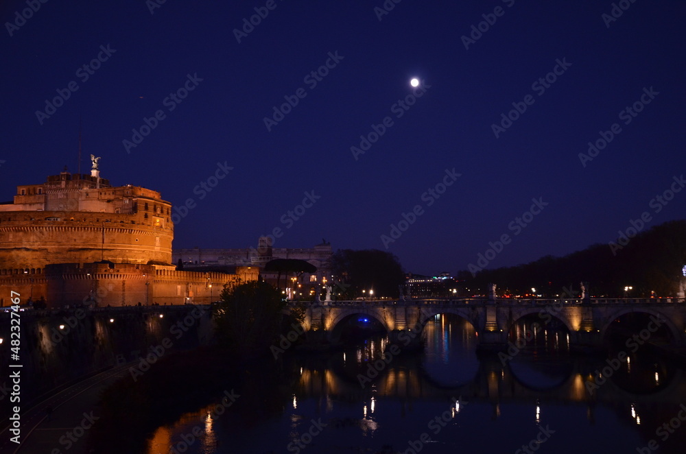 Photos taken during a stroll in the beautiful centre of the ancient city of Rome while passing the bridges on the Tevere and admiring the imposing, majestic Castel Sant'Angelo