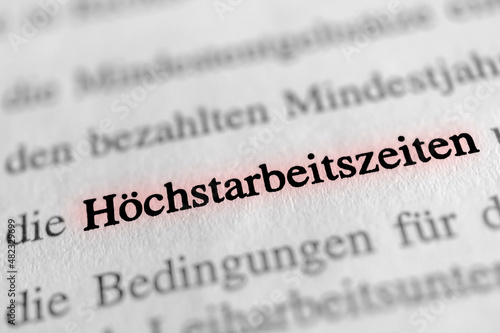 Höchstarbeitszeit - schwarz-weiß Text rot markiert