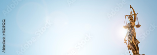 Bilde på lerret Legal law concept statue of Lady Justice with scales of justice sky background
