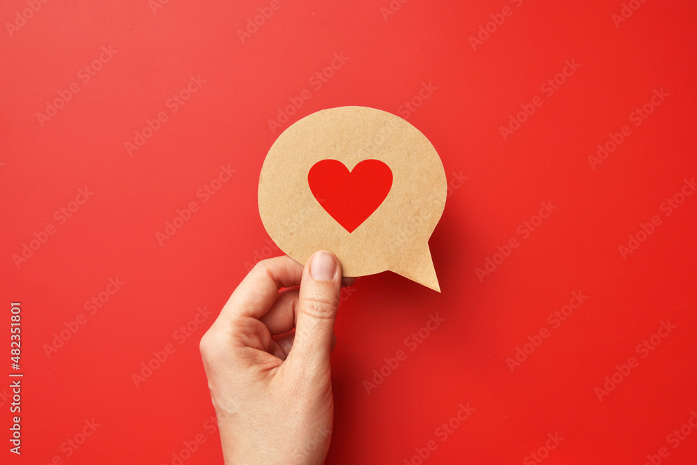 Red paper heart on a conversational cloud. Symbol of love and conversation and declaration of love
 - obrazy, fototapety, plakaty 