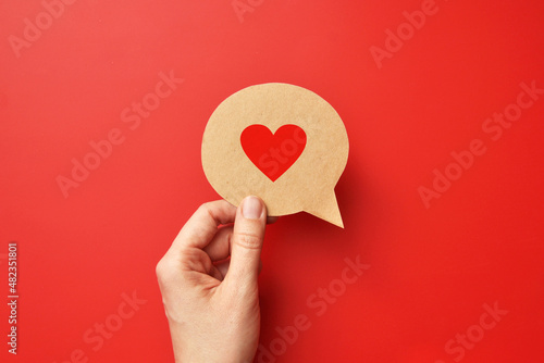 Obraz na plátně Red paper heart on a conversational cloud