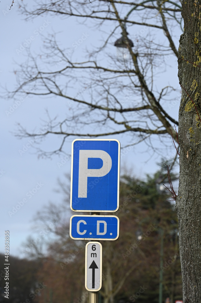 Parking corps diplomatique politique ambassade mobilité 