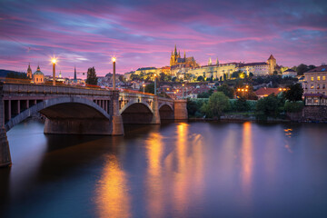 Acrylglasbilder Karlsbrücke Veitsdom und Karlsbrücke bei Sonnenuntergang  © rudi1976
