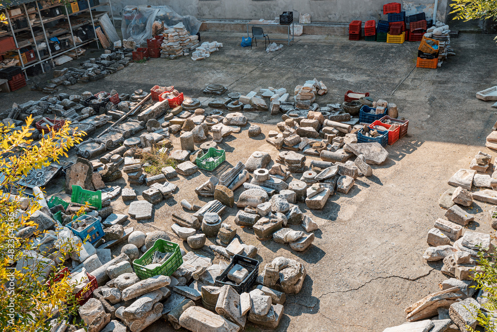 Artifact Analysis Example archaeological excavations - systematization and assembly of artifacts ...