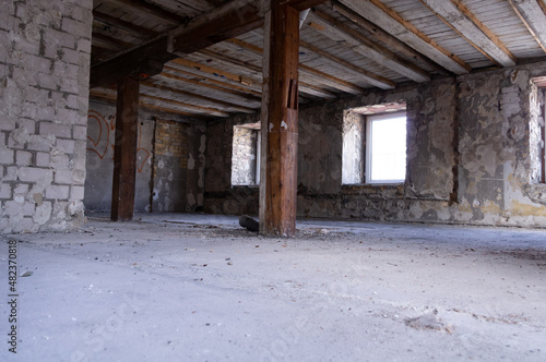 altes bauwerk ruine interior leerstehend  © R. S.