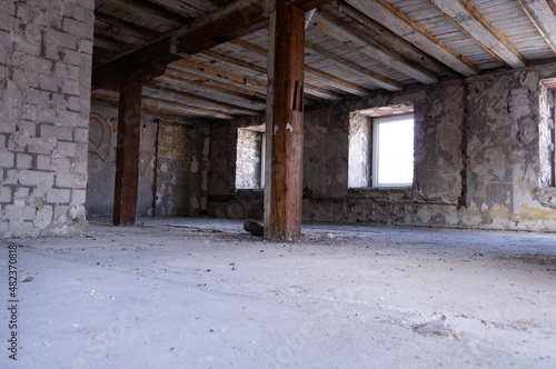 altes bauwerk ruine interior leerstehend 