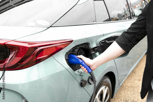 電気自動車の充電　EV 